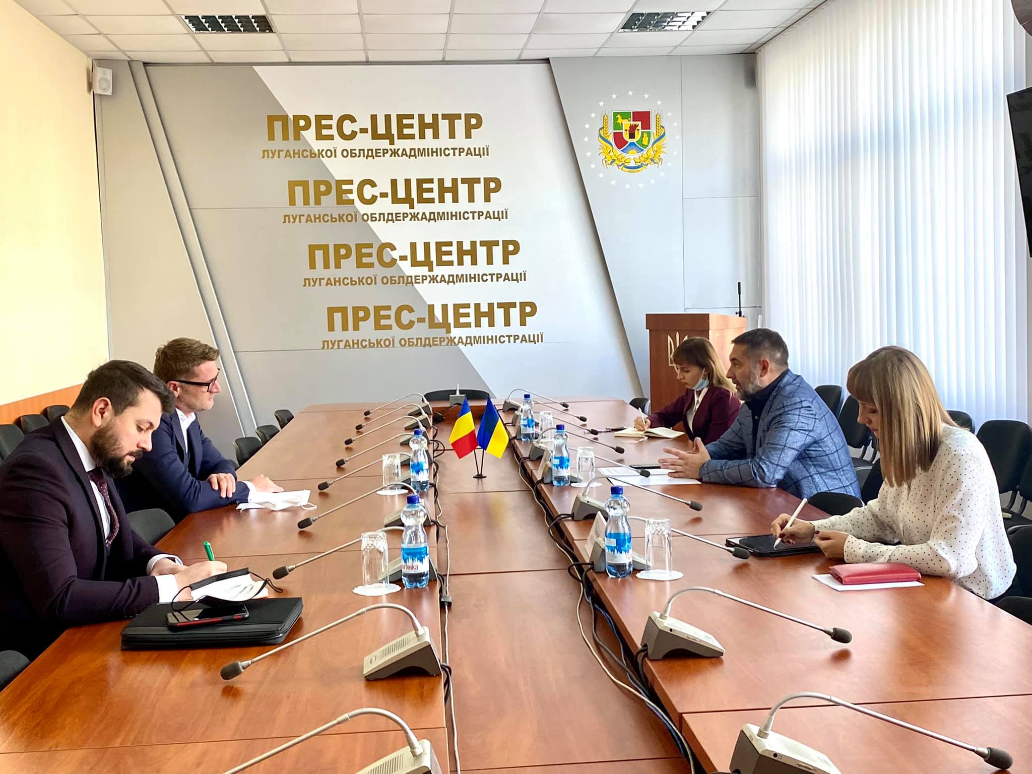 «Румунія продовжує підтримувати Україну, зокрема Луганщину, та планує реалізацію спільних проєктів», - наголосив Надзвичайний і Повноважний Посол Румунії в Україні Крістіан-Леон Цуркану