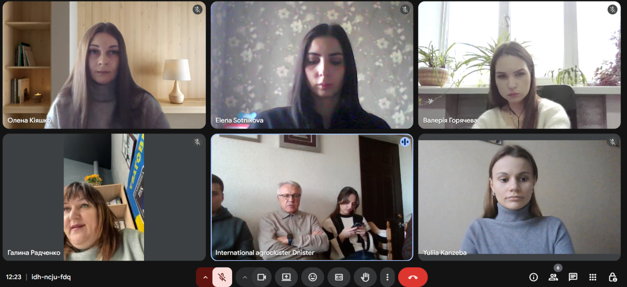 photo_2025-11-19_12-23-52